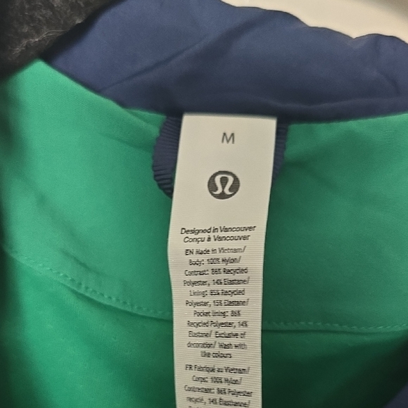 lululemon athletica Navy and Green Windbreaker - Picture 2 of 4